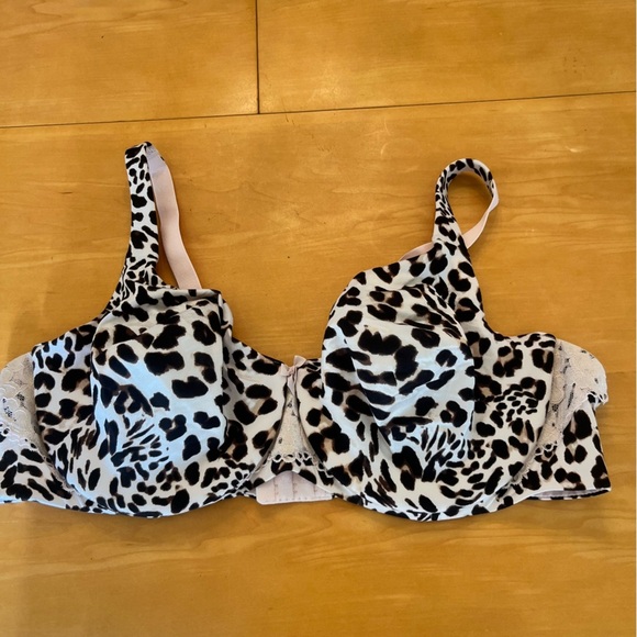 Cacique Other - Cacique 46C Animal Print Leopard Underwire Bra